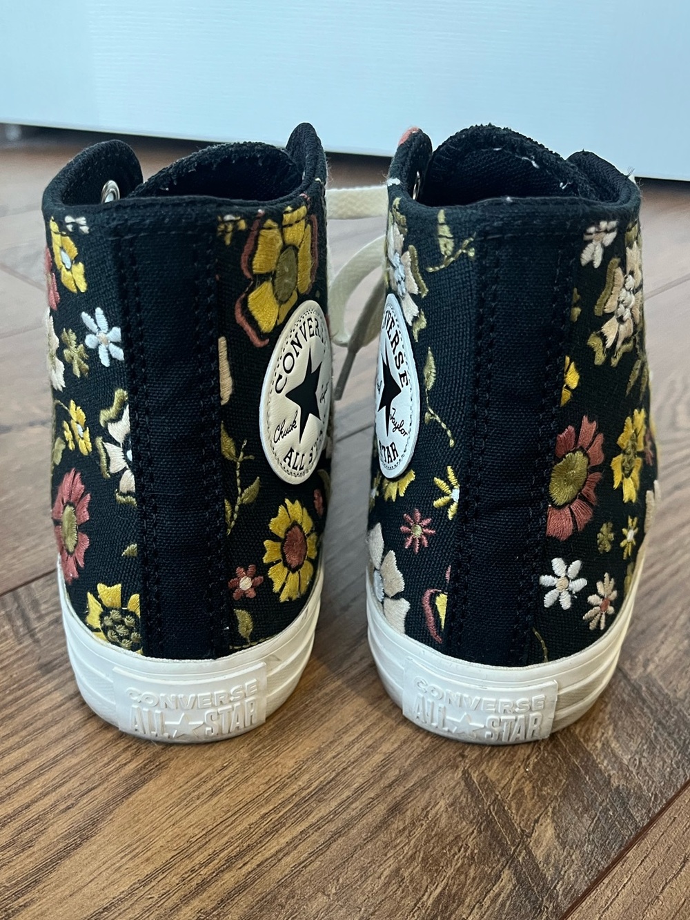 Converse Chuck Taylor All Star Retro Flowers Embroidered - Women’s 7/ Men’s 5 - Picture 9 of 16